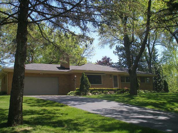 Property Photo:  11900 N Ridgeway Ave  WI 53097-3023 