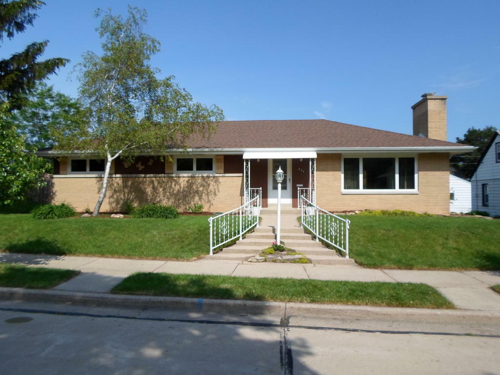 Property Photo:  824 S 95th St  WI 53214 