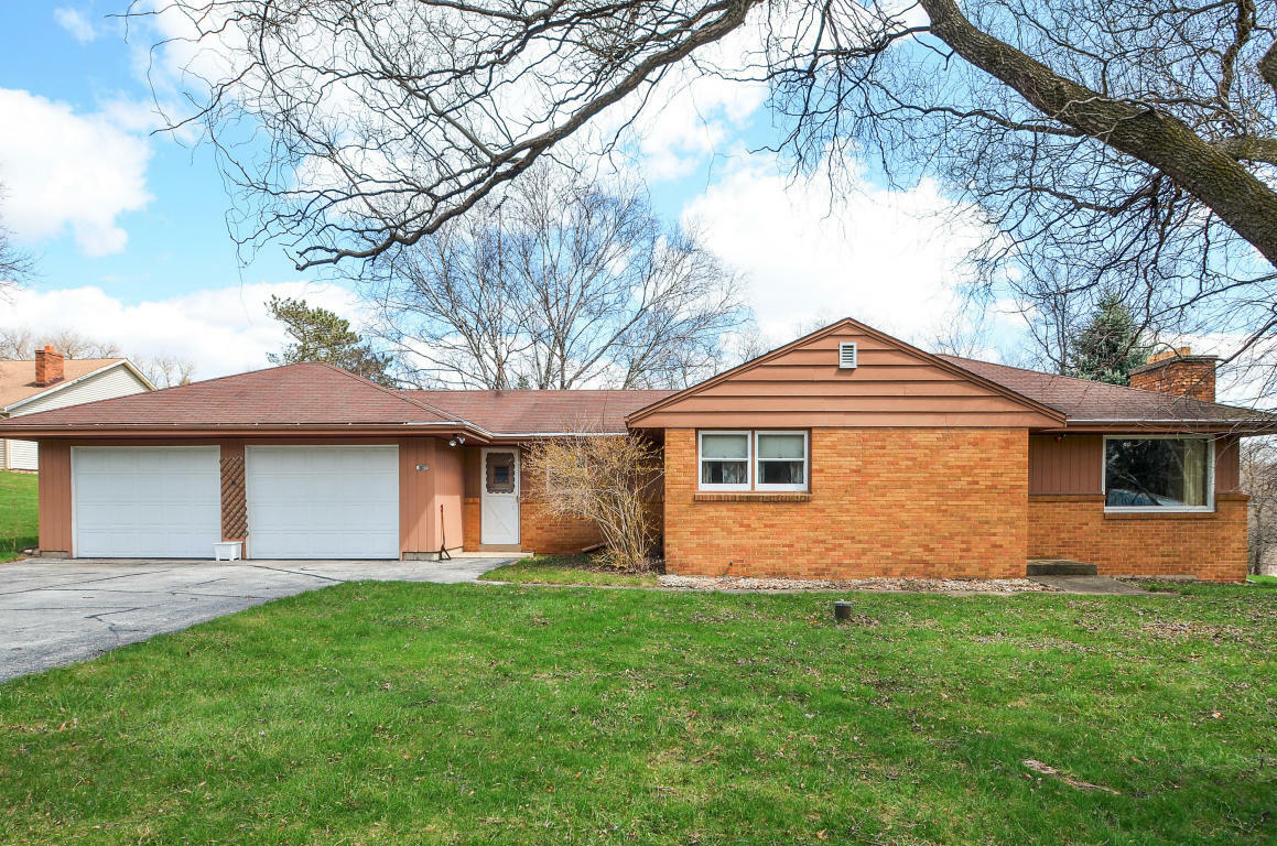 Property Photo:  1420 S Pleasant Hill Dr  WI 53146 