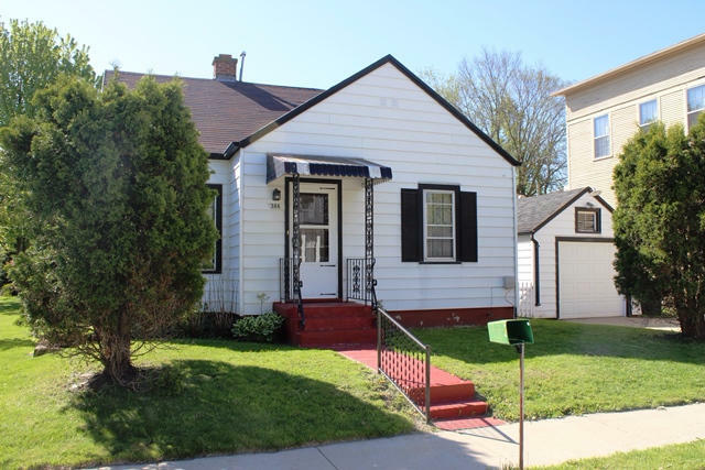 Property Photo: 306 Oak St WI 53086