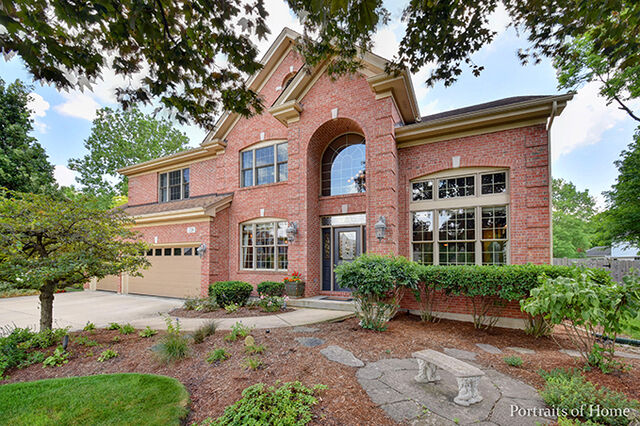 Property Photo:  718 Weaver Court  IL 60189 