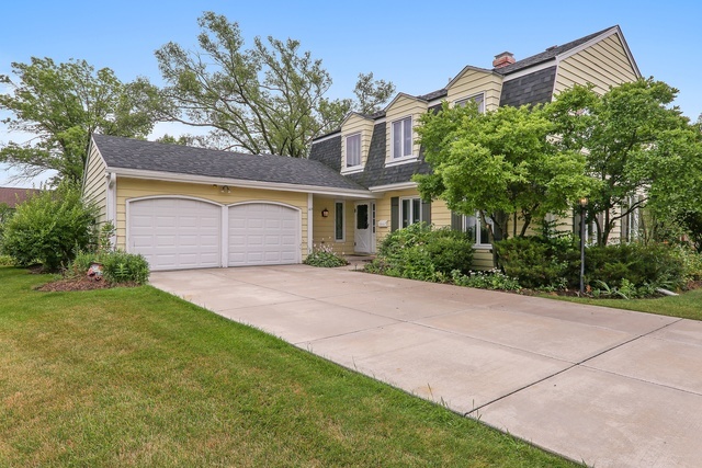 Property Photo:  22W103 Sheffield Court  IL 60137 