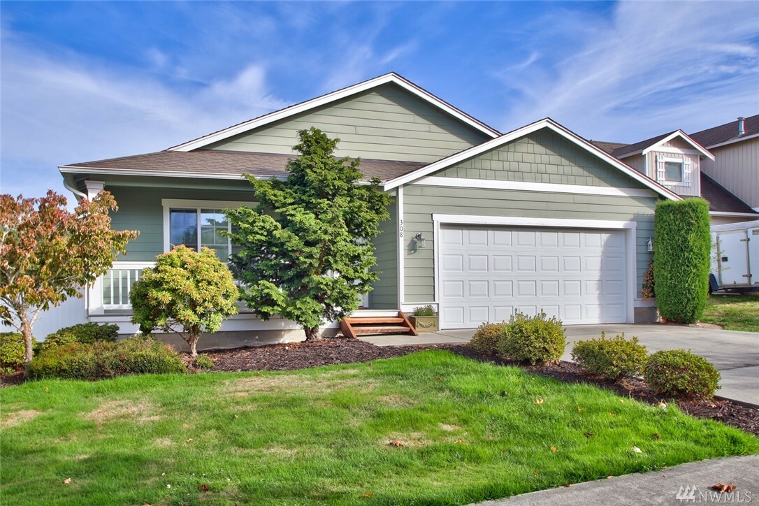 Property Photo:  308 N 30th St  WA 98273 