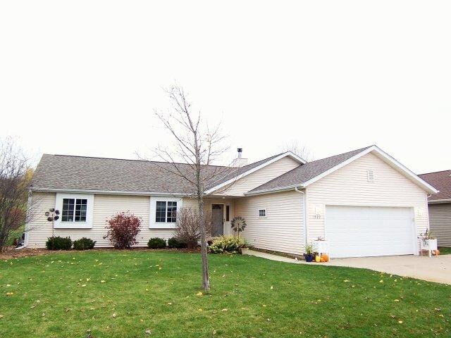 Property Photo:  1529 Ravine Forest Dr  WI 53090 