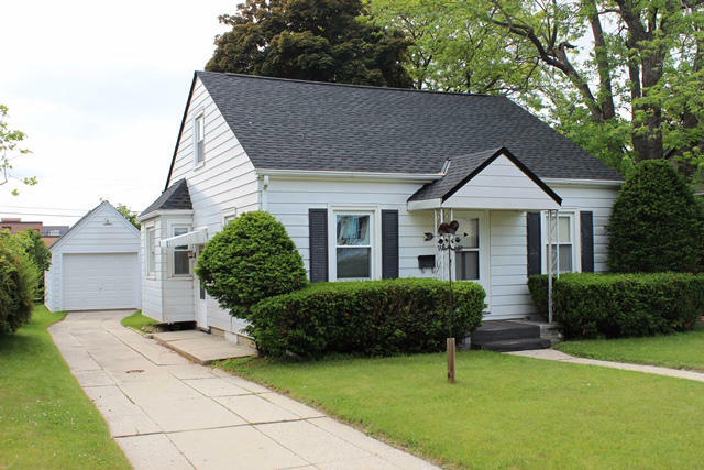 Property Photo: 762 S 2nd Ave WI 53095-4016