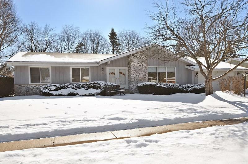 Property Photo: 8887 Greenview Ln WI 53129