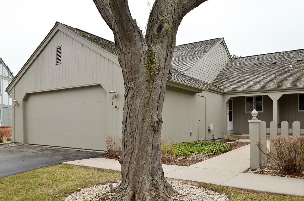 Property Photo:  2107 W Quincy Ct  WI 53092-5415 