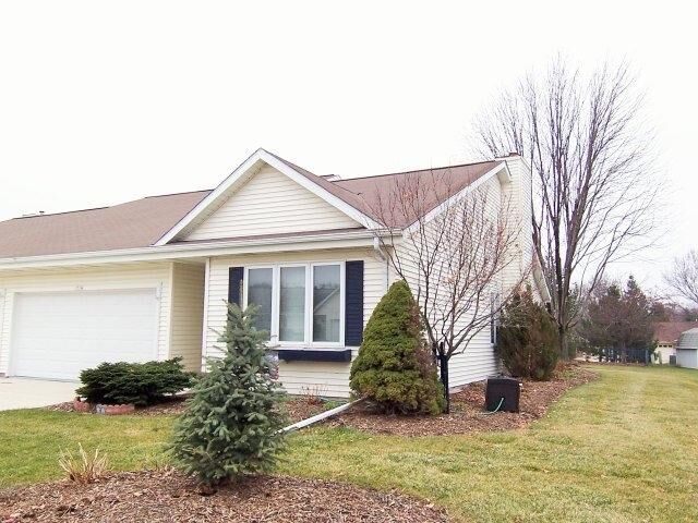 Property Photo: 1714 Eden Dr WI 53095-5514