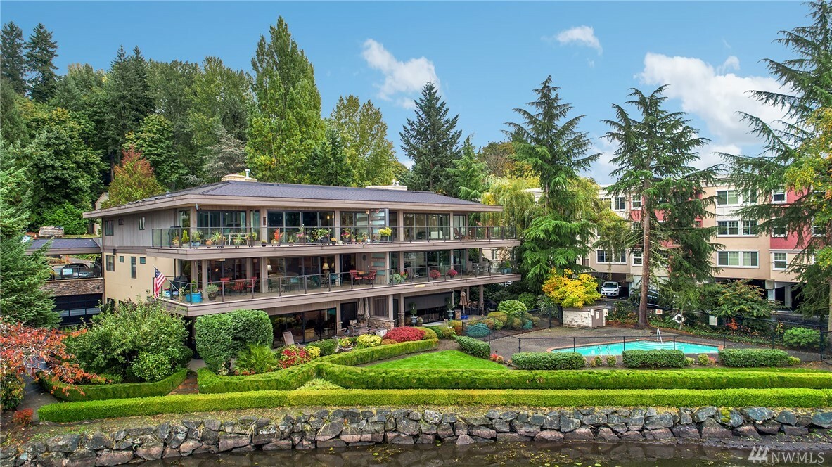 Property Photo:  4437 Lake Washington Blvd NE 201  WA 98033 