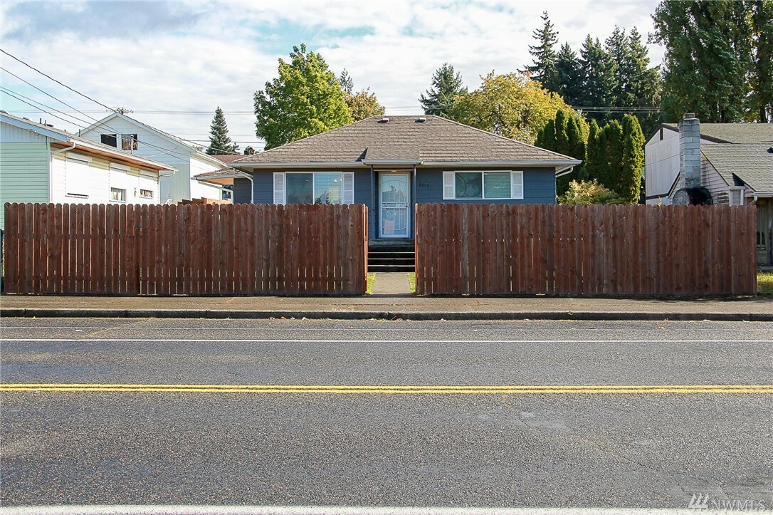 Property Photo:  8819 Yakima Ave  WA 98444 