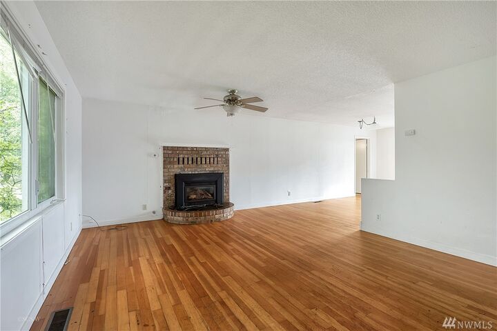 Property Photo: 3410 Hollywood Ave WA 98225