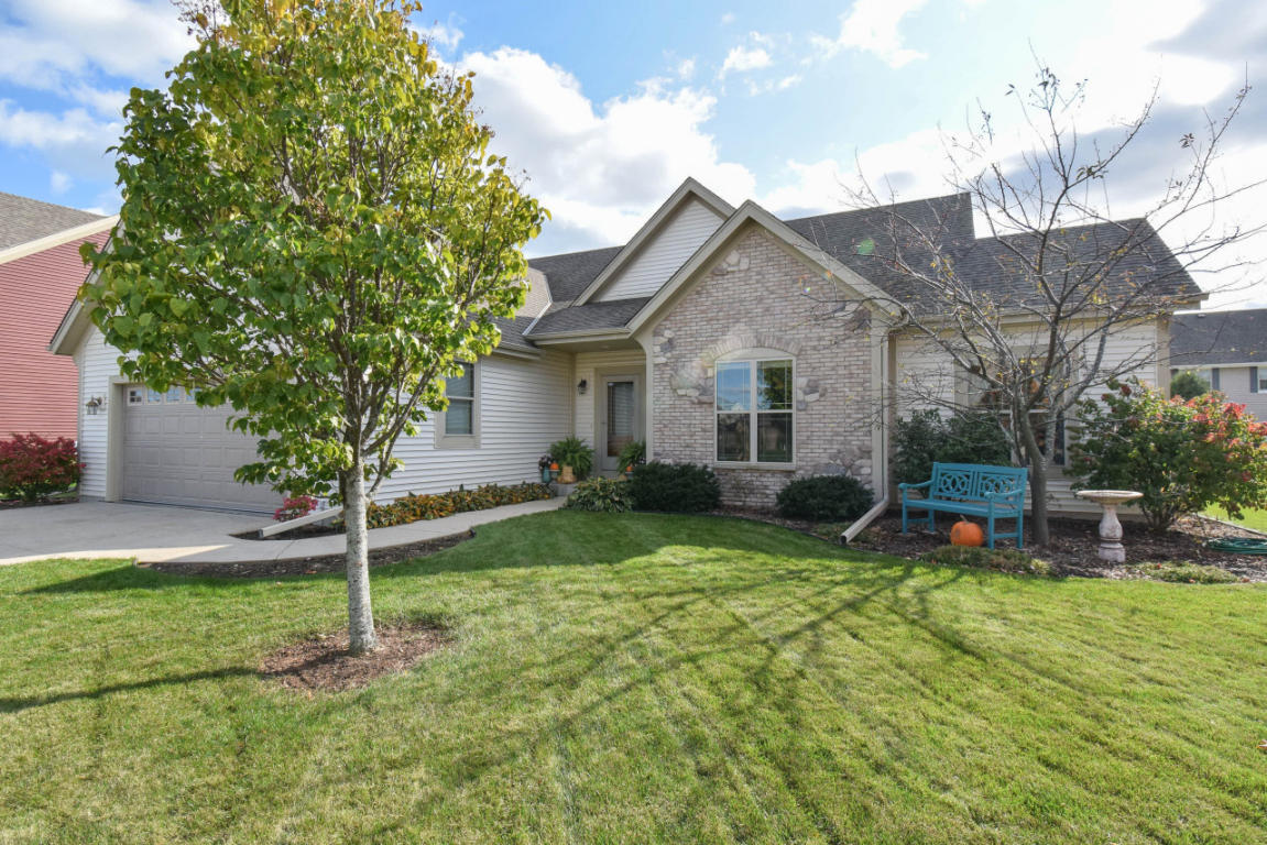 Property Photo: 1727 Granite Ln WI 53074-2259