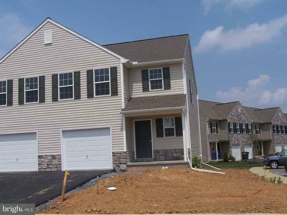 Property Photo: 231 S Village Circle PA 17078