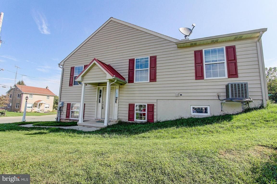 Property Photo:  3 E 2nd Street  PA 17566 