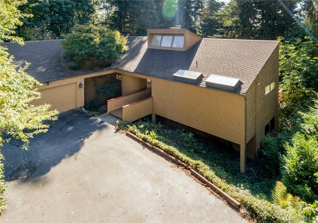 Property Photo:  12337 210th Place SE  WA 98027 