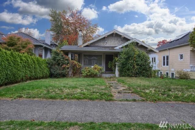 Property Photo:  2565 9th Ave W  WA 98119 