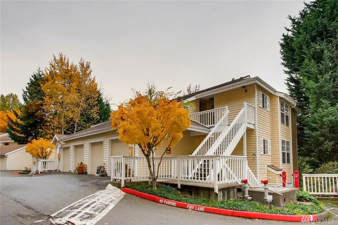 Property Photo: 2600 118th Ave SE 4-203 WA 98005