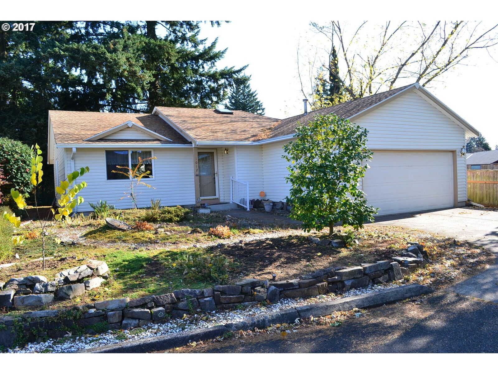 Property Photo:  1012 SE 123rd Ave  OR 97233 