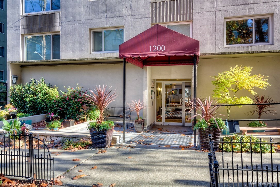 Property Photo:  1200 Boylston Ave 802  WA 98101 