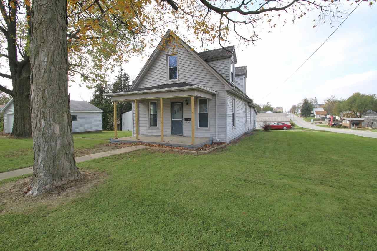 Property Photo:  102 S Henry  IL 61530 