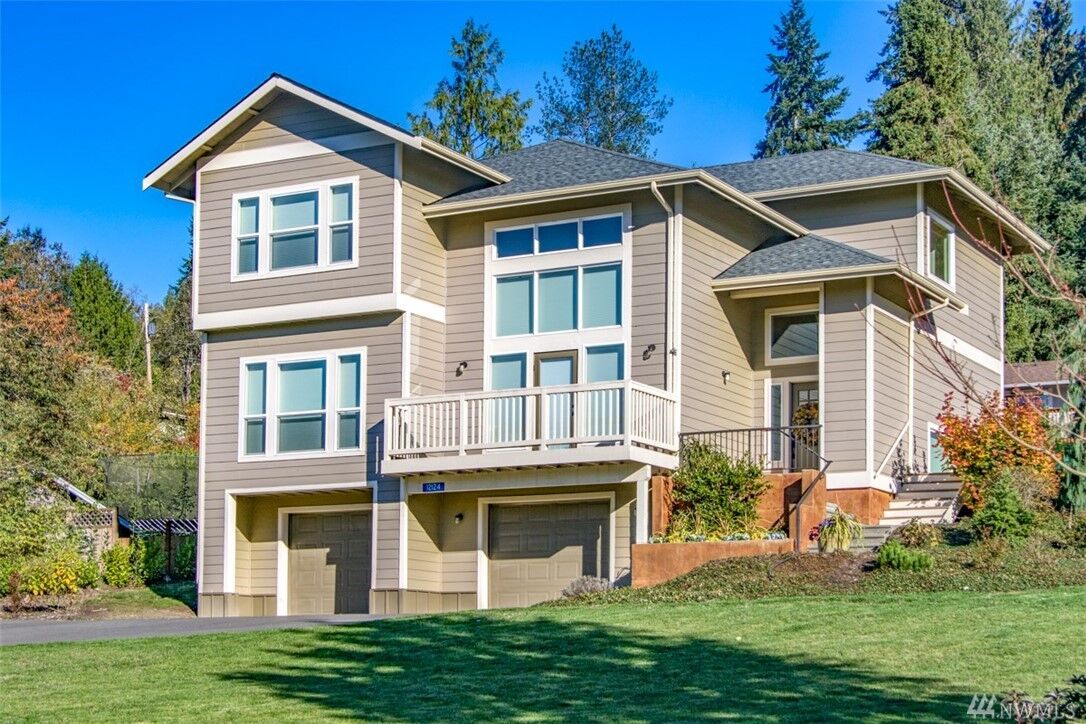 Property Photo:  12124 NE Charles Place NE  WA 98110 