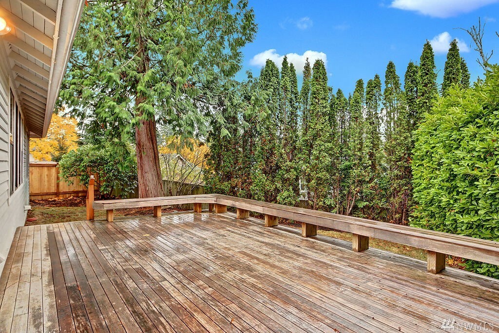 Property Photo:  909 223rd Ct NE  WA 98074 