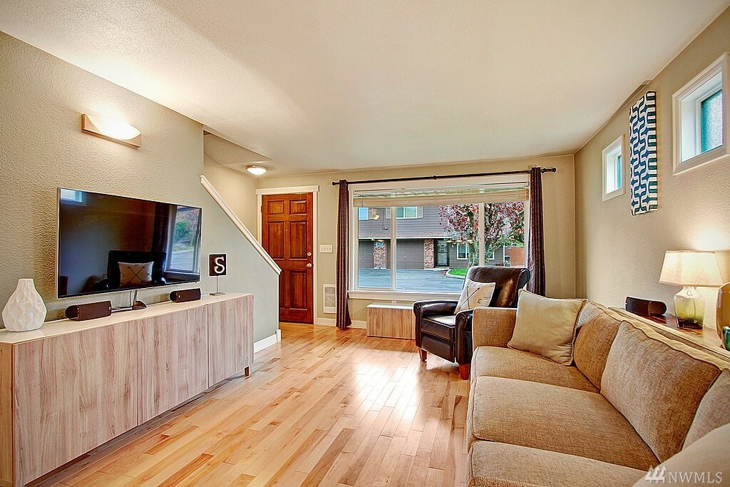 Property Photo: 1721 Madison St D WA 98203