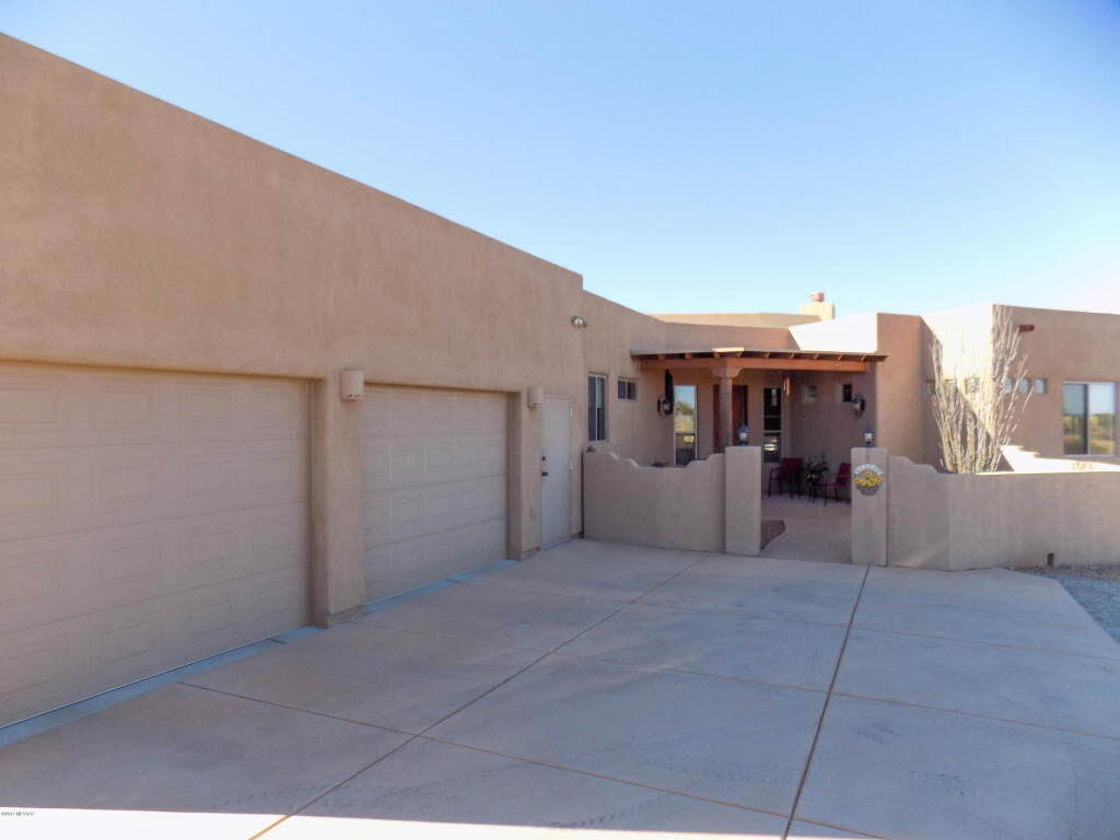 Property Photo:  16600 S Cherokee Place  AZ 85602 