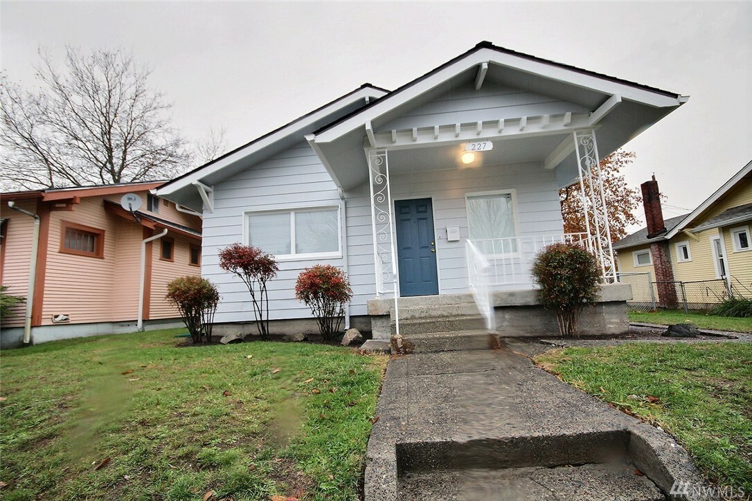 Property Photo:  227 S 47th St  WA 98408 