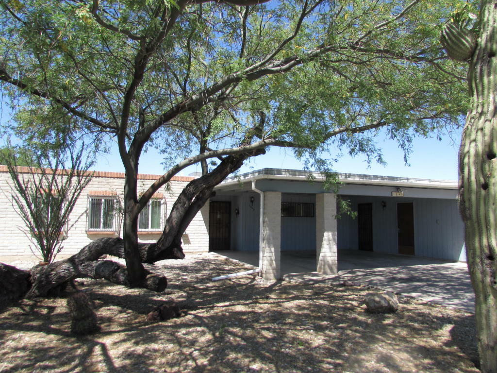 Property Photo:  1642 S Regina Cleri Drive  AZ 85710 