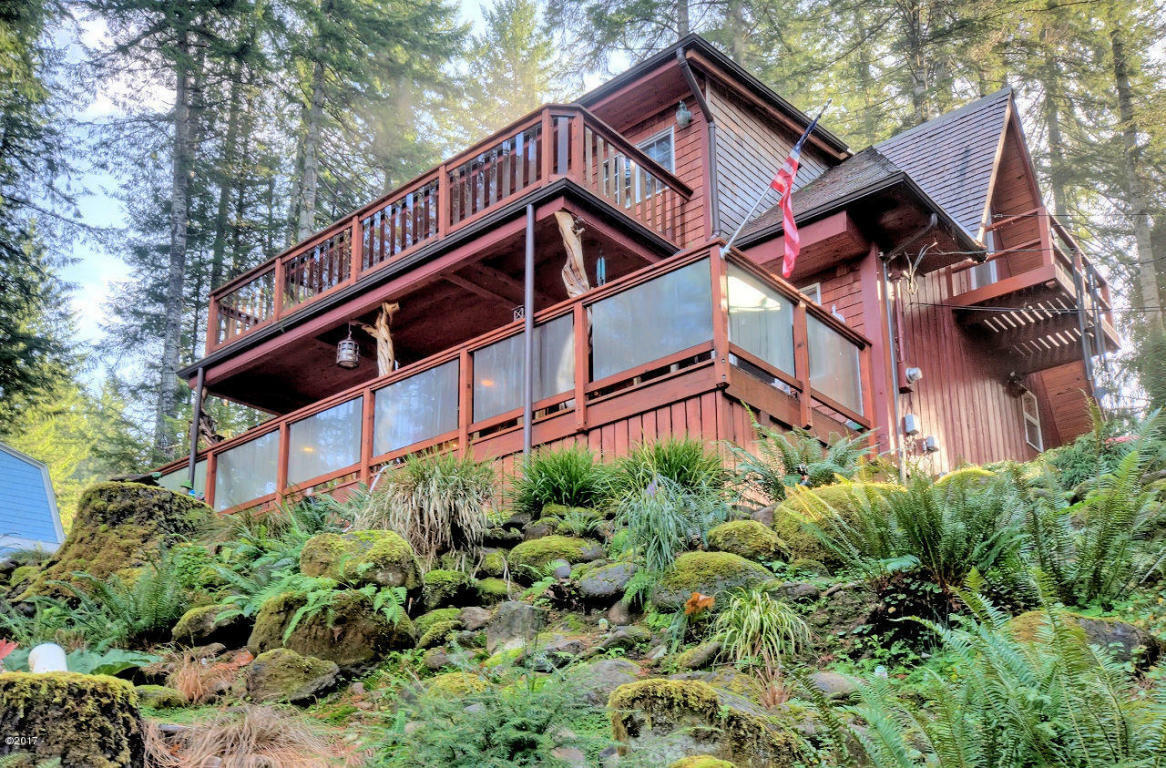 Property Photo: 48 N New Bridge Court OR 97368