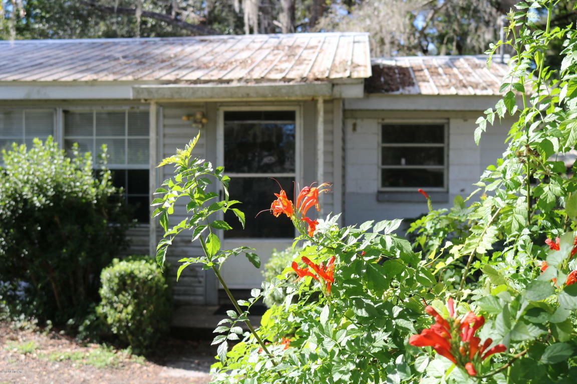 Property Photo:  107 N Long Avenue  FL 32148 