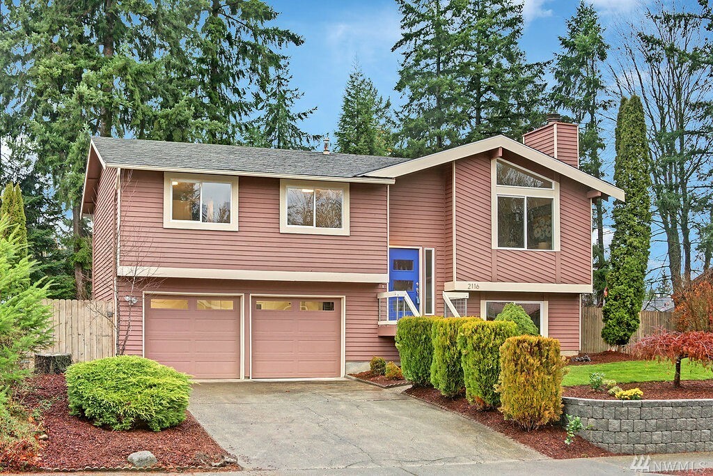 Property Photo:  2116 SE 21st St  WA 98055 