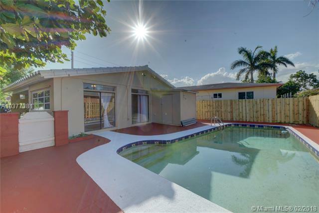 Property Photo:  1200 N 15th Ct  FL 33020 