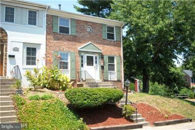 Property Photo:  13112 Vineyard Way  VA 22191 