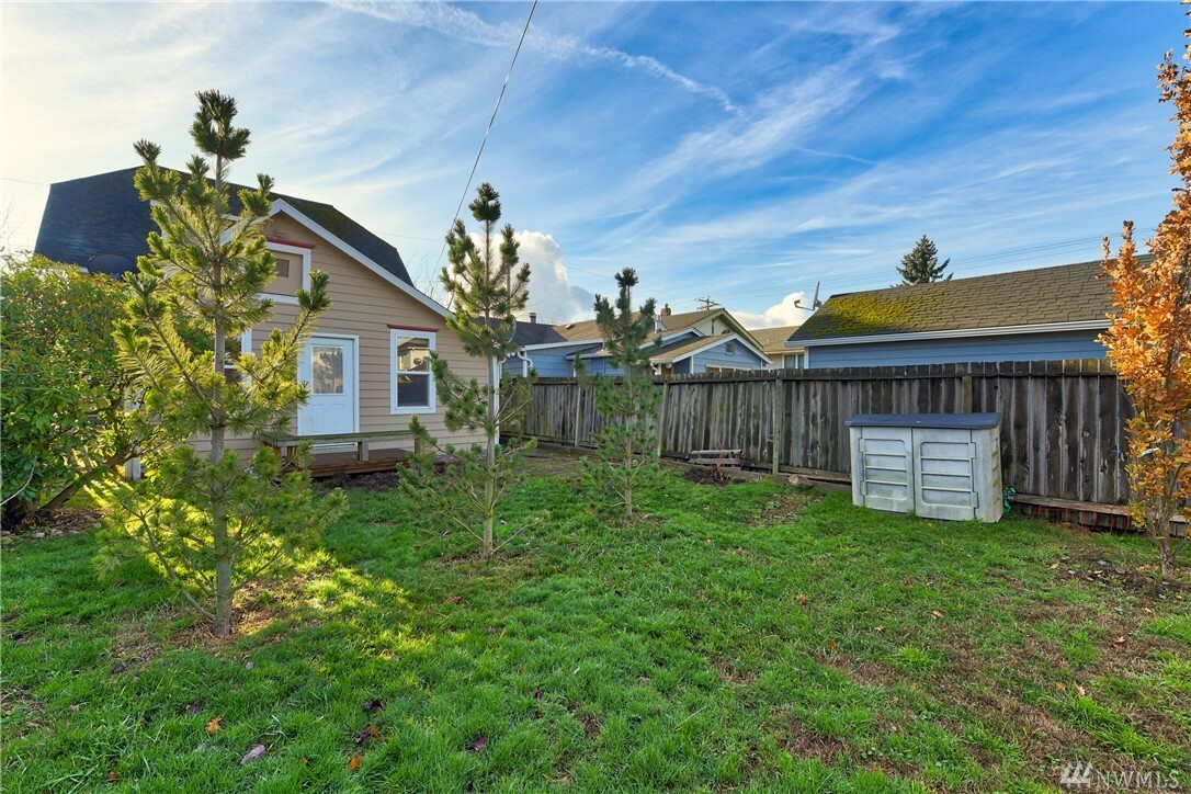 Property Photo:  812 5th St  WA 98221 