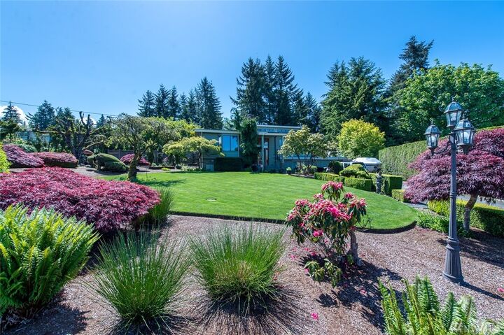 Property Photo:  1115 SW 300th St  WA 98023 