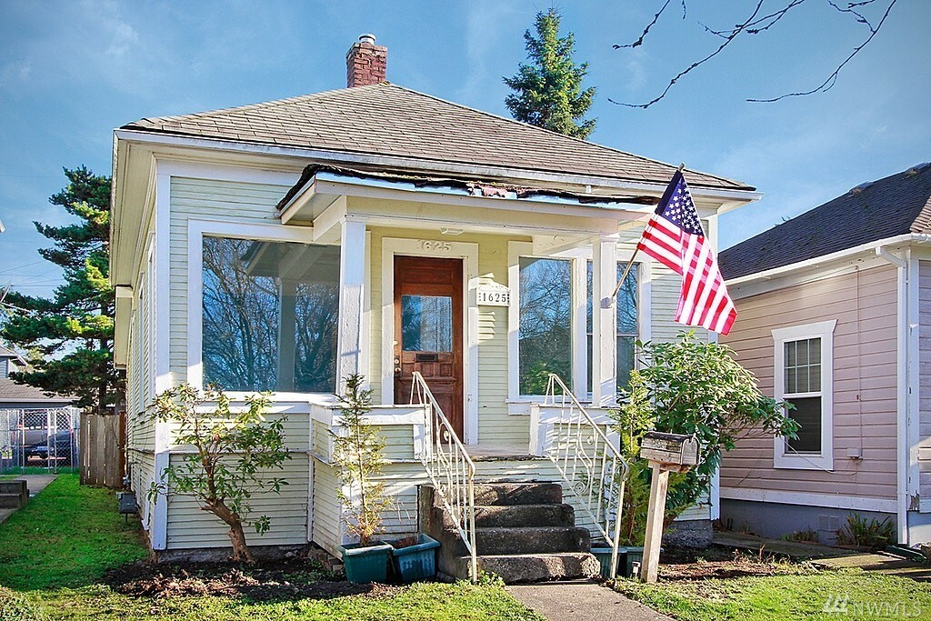 Property Photo: 1625 Rainier Ave WA 98201