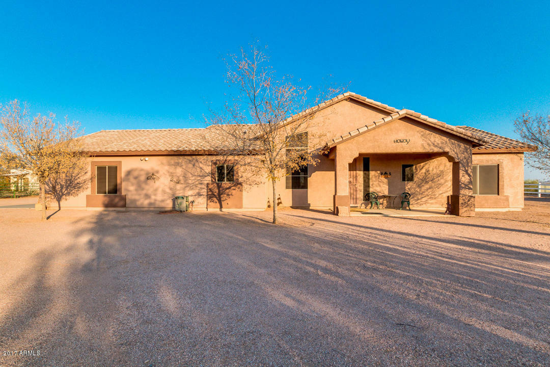 Property Photo:  1687 N Wickiup Road  AZ 85119 