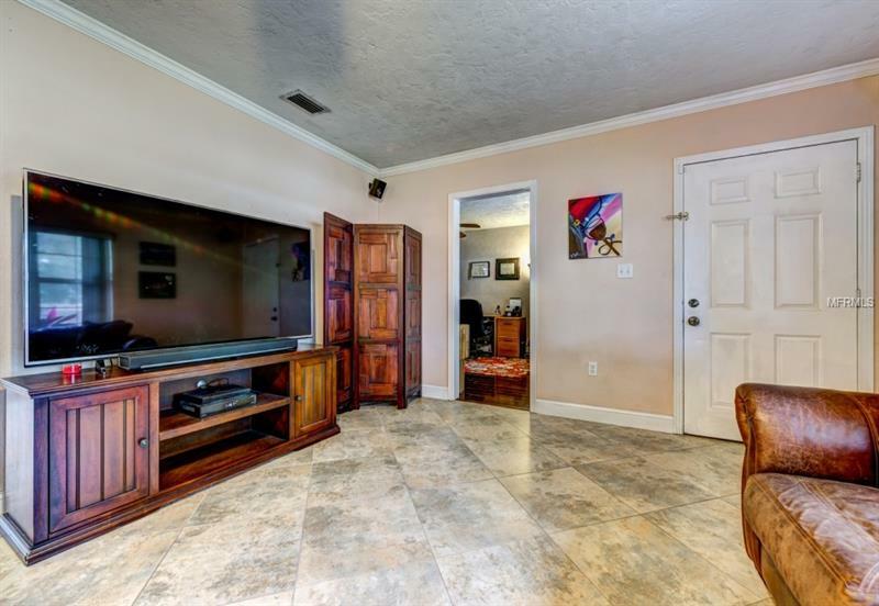 Property Photo: 2615 12th Avenue W FL 34205