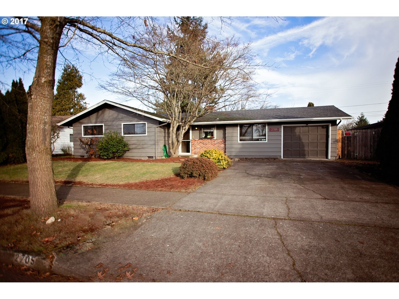 Property Photo:  2705 Elysium Ave  OR 97401 