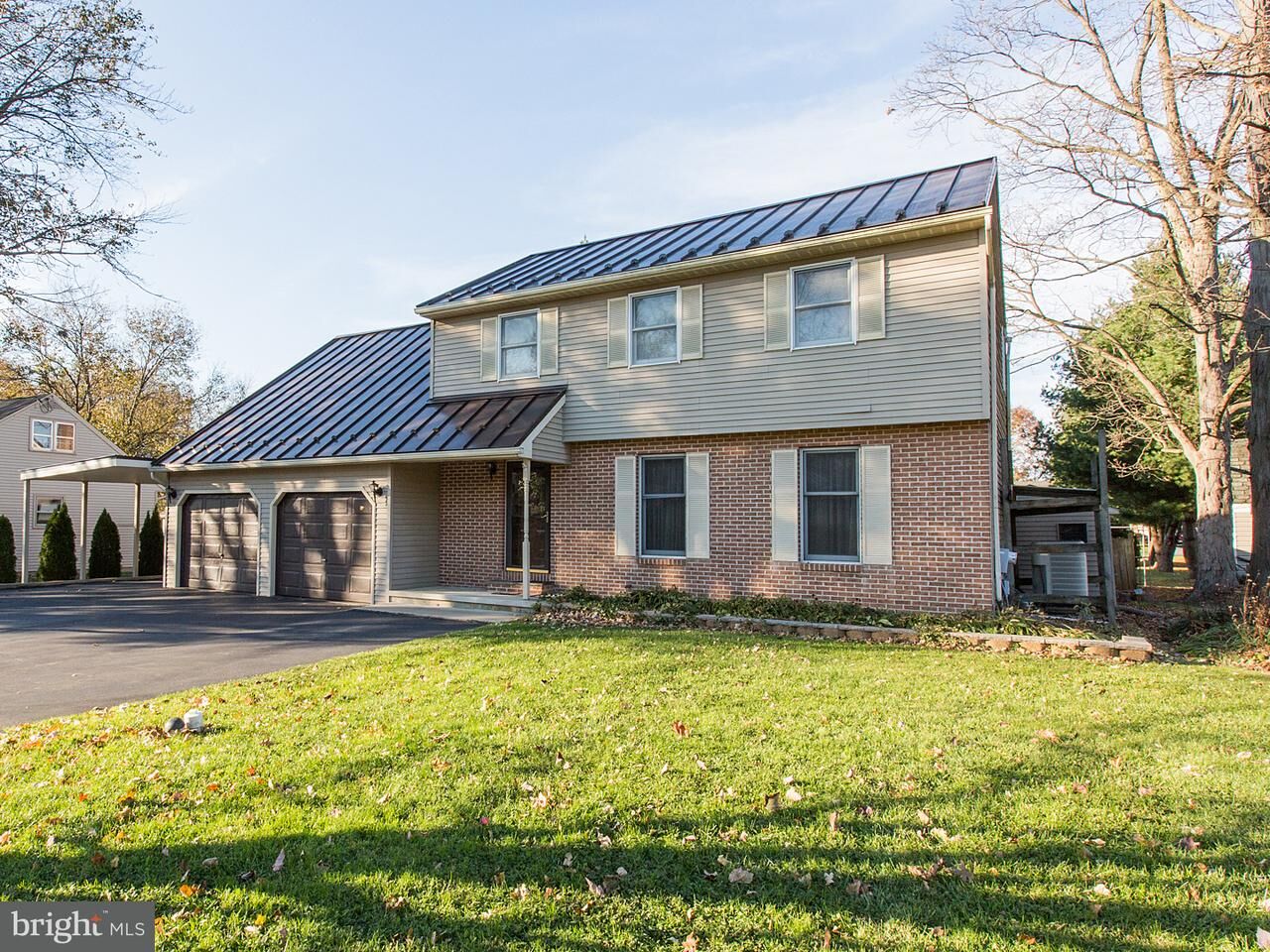 Property Photo: 111 Woodlawn Drive PA 17584