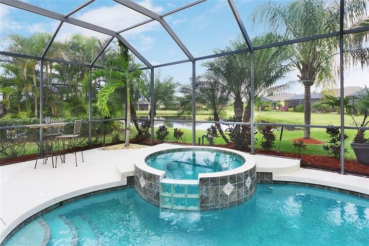Property Photo: 8027 Haven Harbour Way FL 34212