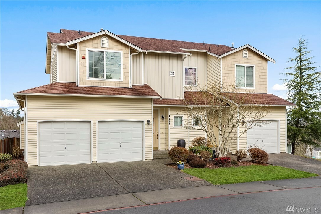 Property Photo:  2710 SE 12th St 1089  WA 98058 