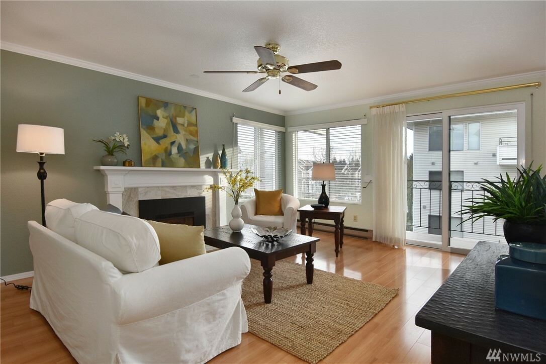 Property Photo:  11755 Greenwood Ave N 204  WA 98133 