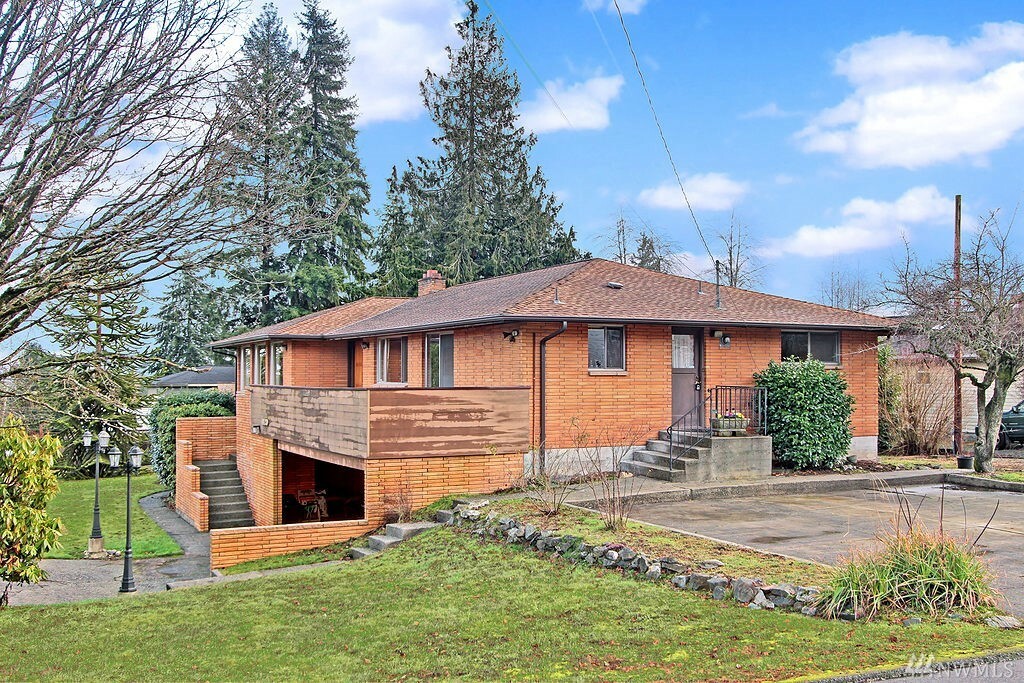 Property Photo:  1420 74th St SE  WA 98203 