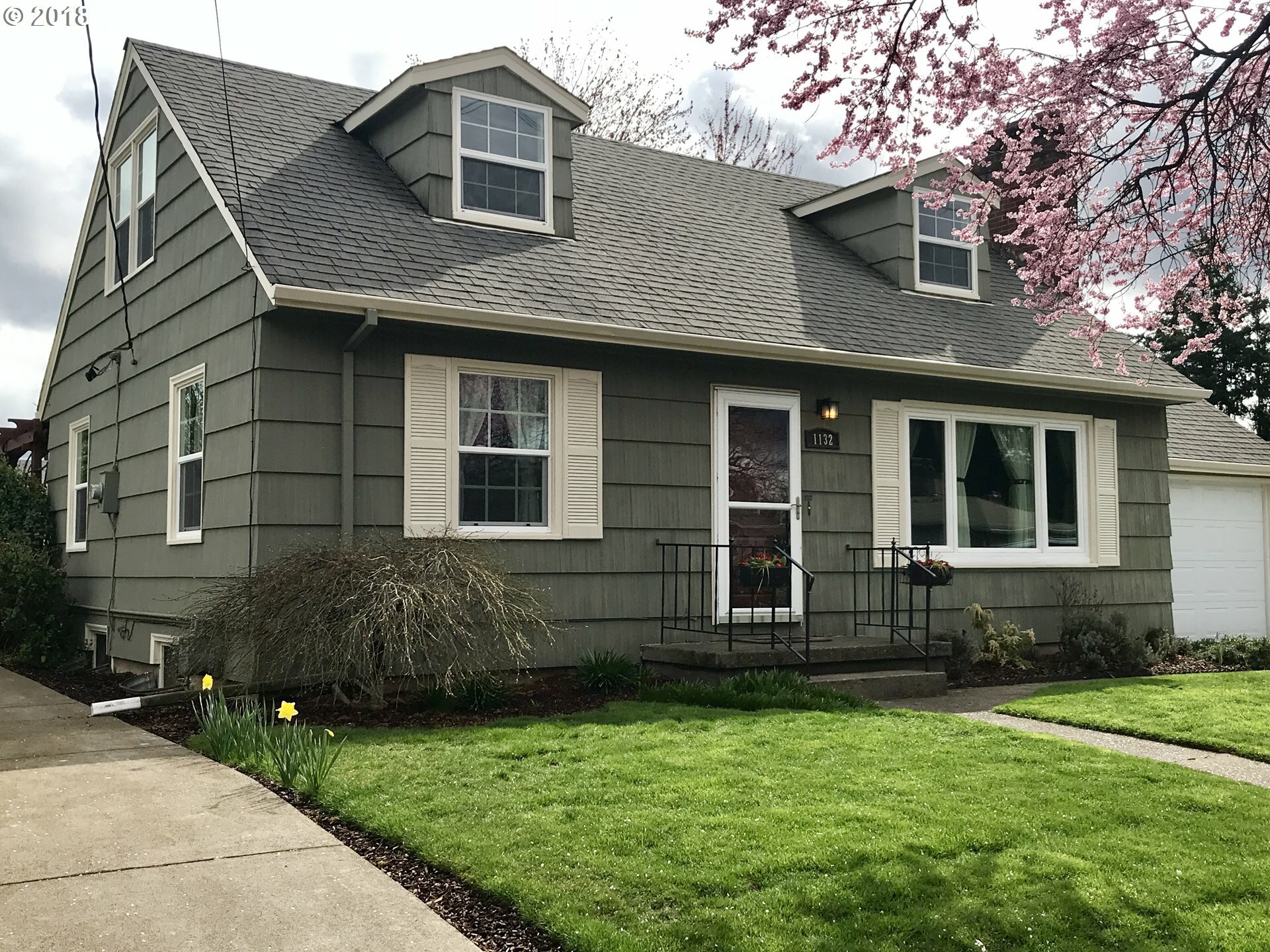 Property Photo: 1132 SE 120th Ave OR 97216