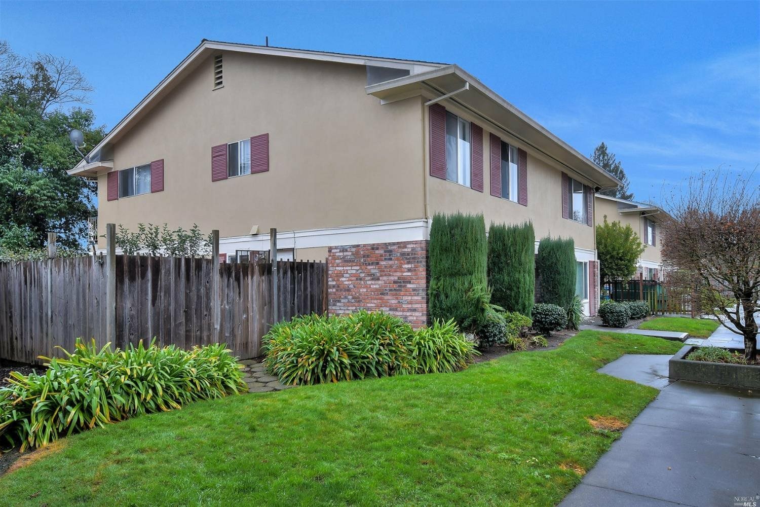 Property Photo:  300 Stony Point Road 128  CA 95401 