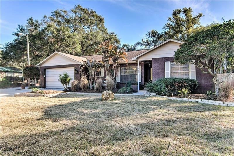 Property Photo:  907 Woodland Drive  FL 33584 