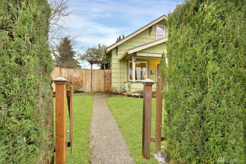 Property Photo:  4630 N Pearl Street  WA 98407 